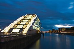 Hamburg ist ein möglicher Hafen für einen Kurzurlaub in der Nordsee. Hamburg ist ein möglicher Hafen für einen Kurzurlaub in der Nordsee.