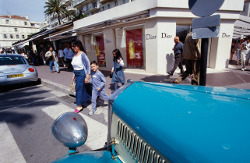 Blauer Oldtimer in Cannes Blauer Oldtimer in Cannes