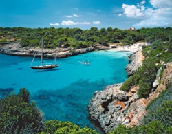 Schiff in einer Bucht auf Mallorca Schiff in einer Bucht auf Mallorca