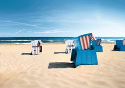 Sonne satt und eine frische Meeresbrise an der Ostsee Sonne satt und eine frische Meeresbrise an der Ostsee
