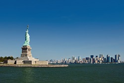 Skyline von New York mit der Freiheitsstatue Skyline von New York mit der Freiheitsstatue