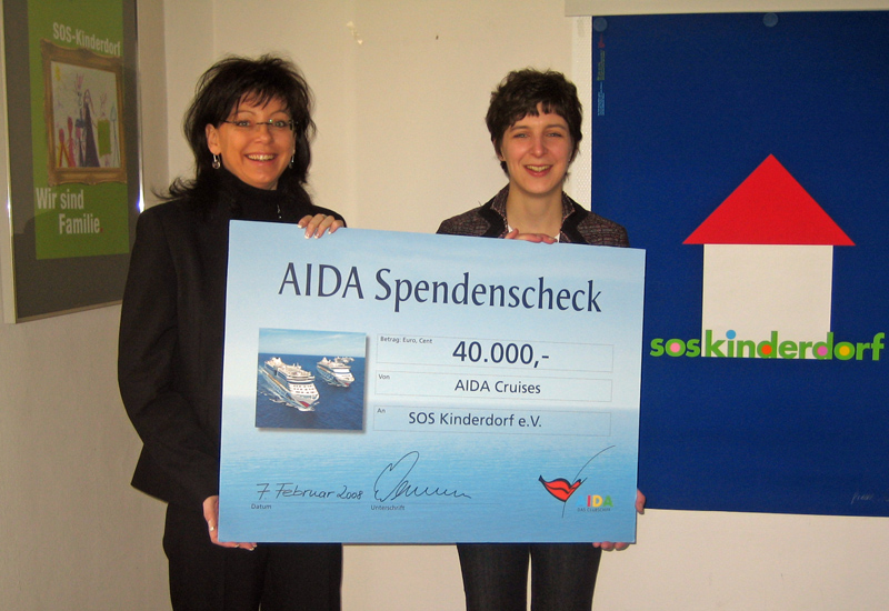 AIDA Cruises spendet für SOS Kinderdorf e. V. in Deutschland