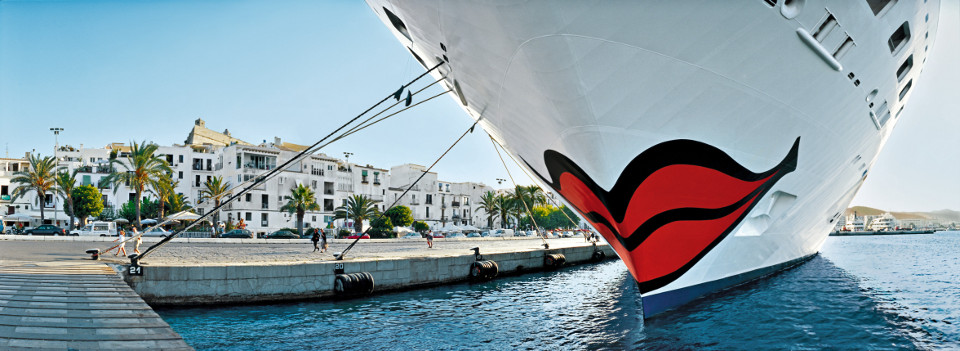 AIDA Schiff ankert im Hafen AIDA Schiff ankert im Hafen