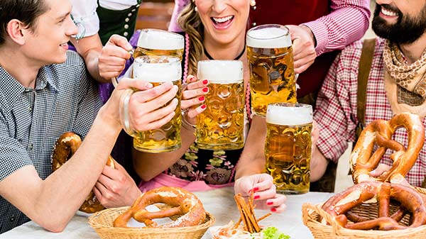 "O'zapft is!" im Brauhaus auf AIDA "O'zapft is!" im Brauhaus auf AIDA