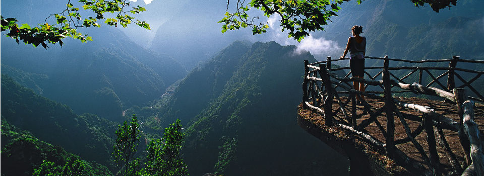 Fantastischer Panoramaausblick auf tropische Landschaft Fantastischer Panoramaausblick auf tropische Landschaft
