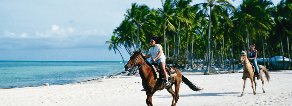 Puerto Limòn - Türkisblaues Meer und Puderzuckerstrände Puerto Limòn - Türkisblaues Meer und Puderzuckerstrände