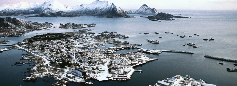 Lofoten Kreuzfahrten - Blick auf die Hauptinsel Lofoten Kreuzfahrten - Blick auf die Hauptinsel