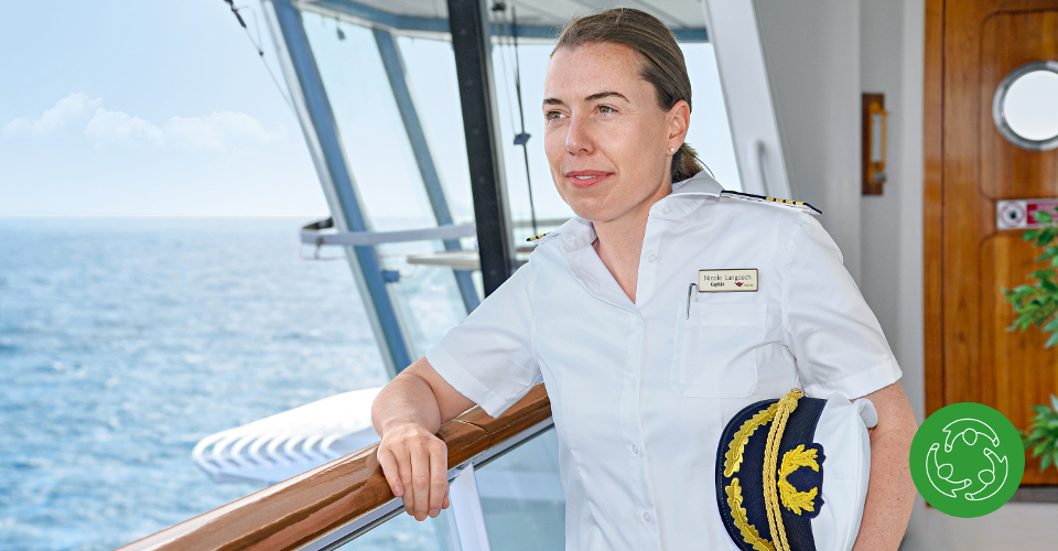 Nicole Langosch (34) hat das Kommando auf AIDAsol. Damit ist sie die erste Frau in der Position des Kapitäns in der AIDA Flotte und die ranghöchste Frau auf einem deutschen Kreuzfahrtschiff. Nicole Langosch (34) hat das Kommando auf AIDAsol. Damit ist sie die erste Frau in der Position des Kapitäns in der AIDA Flotte und die ranghöchste Frau auf einem deutschen Kreuzfahrtschiff.
