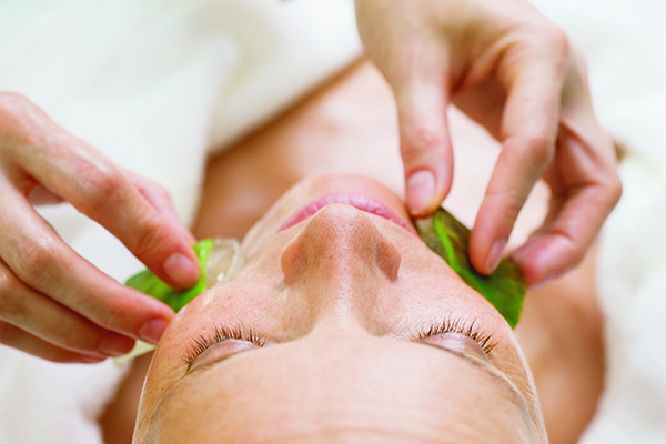 Bio-Luxuskosmetik von PHARMOS NATUR Bio-Luxuskosmetik von PHARMOS NATUR
