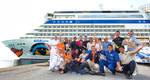 Crewgruppenfoto vor Schiff