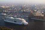 AIDA Cruises laeuft erstmals in Hamburger Hafen ein