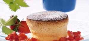 Quarksouffle Erdbeerragout