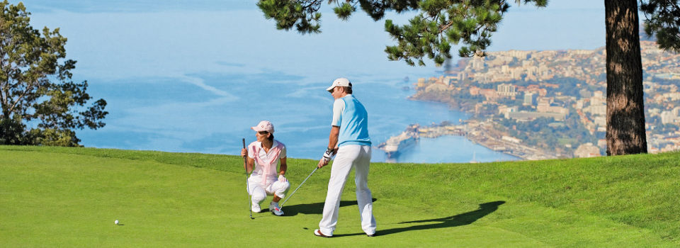 Zwei Golfer auf dem Golfplatz